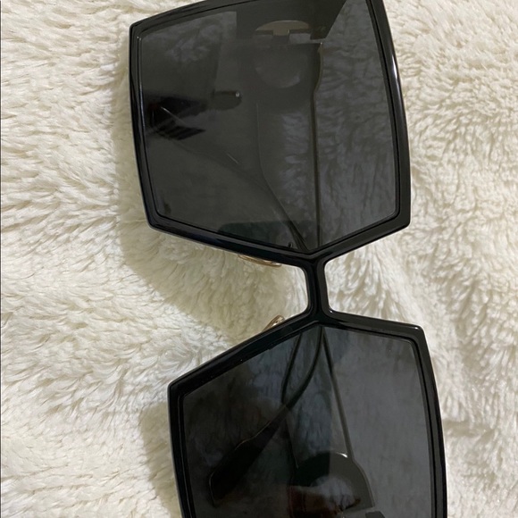 Dior sunglasses just used 1 time - Picture 2 of 4